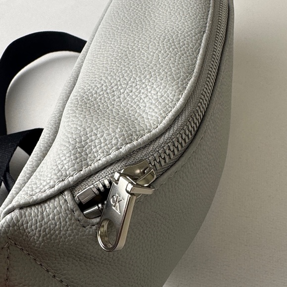 Calvin Klein Jeans Light Gray Belt Bag - Picture 7 of 11